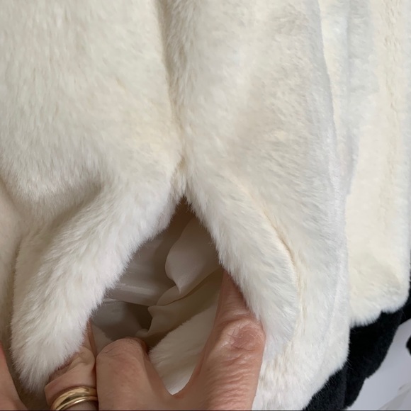 Say What? Women’s Fuzzy coat size Large - Picture 3 of 5